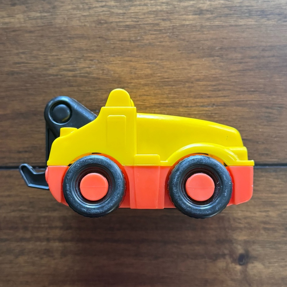Vintage 2006 Fisher‎ Price Little People Yellow Vehicle Tow Truck Sounds Hitch